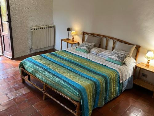 Katil atau katil-katil dalam bilik di Val di Rampo - Appartment with Pool, private terrace overlooking Niccone Valley