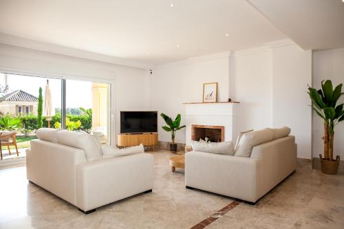 Luxury Villa in Marbella, Sea & Golf Views, Fully Renovated 2025, private Garden, 5 min to Beach