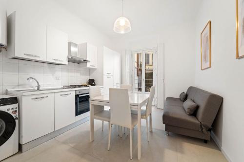 Elegant Apartment - Central, 10 Min to Duomo