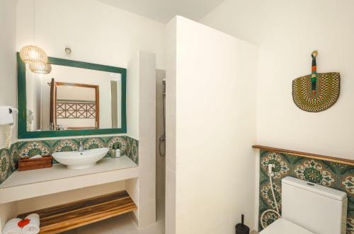 Postel nebo postele na pokoji v ubytování Zanzibar Queen Hotel
