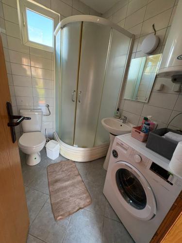 O baie la Pafi Apartment
