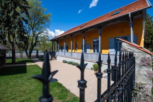 a building with a fence in front of it at Anna Vendégház in Visegrád