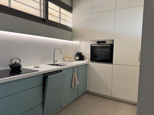Nomadic life-Elegant Apartment by Athens Riviera