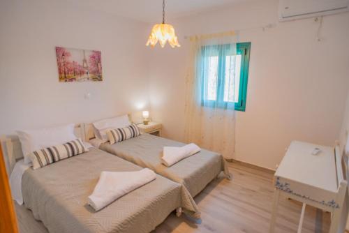Кровать или кровати в номере Varidi Farm House