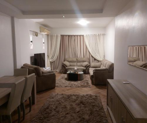 شقة مميزة ارضى بحديقة بكمبوند ذا ادريس الشيخ زايد