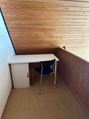 a desk and a chair in a room with wooden walls at FeWo Denkerstraße in Rendsburg