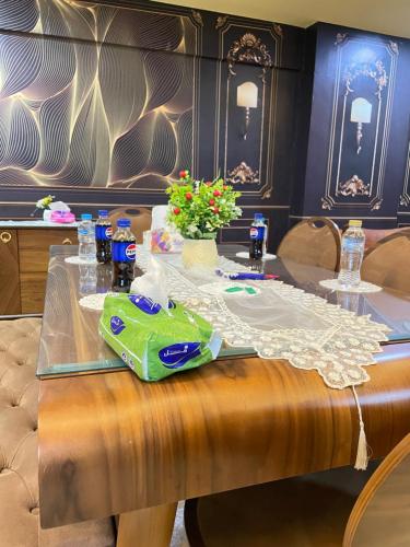 a table in a restaurant with a table cloth and flowers at شقة فندقية في المهندسين جامعة الدول in Cairo