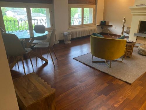 a living room with a dining room table and chairs at Casa degli Angeli in Varallo