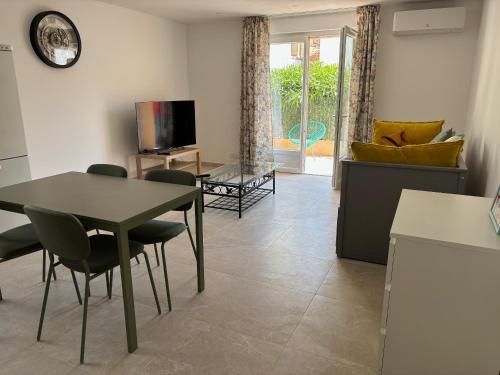 Superbe Appartement rénové à 150 mètres de la plage de Fréjus