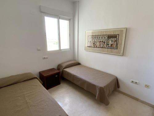 Ένα ή περισσότερα κρεβάτια σε δωμάτιο στο Apartamento con piscina en la Playa de Gandia