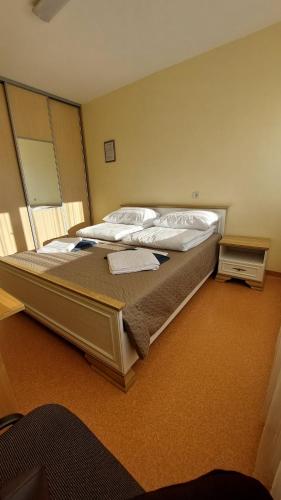 a bedroom with two beds in a room at "Veiklus Rietavas" apgyvendinimas in Rietavas