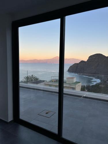 a room with a window with a view of the ocean at Brisa y Marea in Hermigua