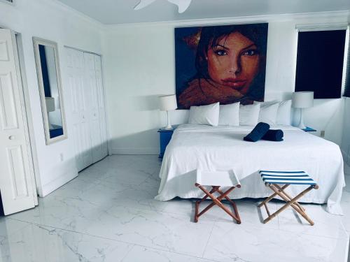 Katil atau katil-katil dalam bilik di Sunrise Penthouse ocean view terrace beach few steps away SOBE