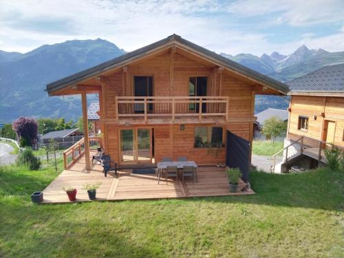 Chalet recent , 5 min télésiège de la Roche, virage 12