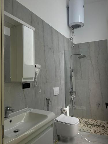 Un baño de Suloti Retreat Homes