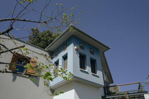 Bangunan di mana terletaknya rumah percutian