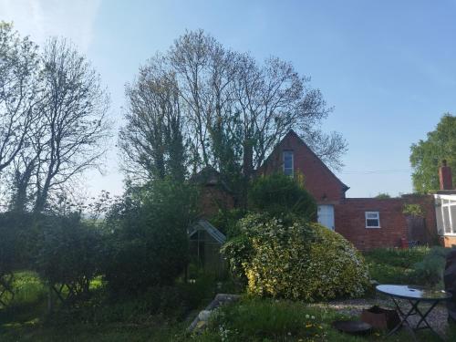 Gallery image of Old School House-2 bedroom-sleeps 6-large garden in Ledbury