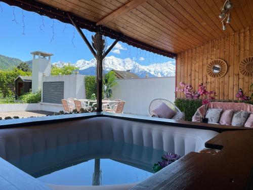Fotografie z fotogalerie ubytování Le petit paradis au pied du Monte Blanco,jacuzzi privé, Rooftop,air de jeux v destinaci Sallanches