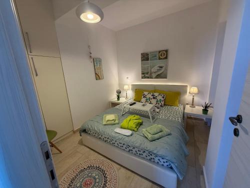Posteľ alebo postele v izbe v ubytovaní Villa Evita , penthouse, 53m2 ,Athytos , astonishing sea view