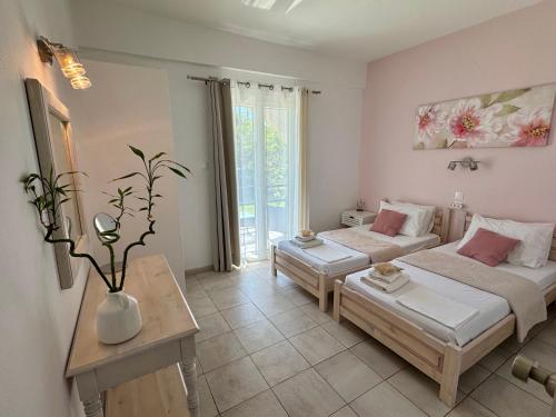 Postel nebo postele na pokoji v ubytování Sungate Villas