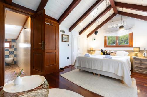 a bedroom with a large bed and a bathroom at Villa Nauta in Lovište