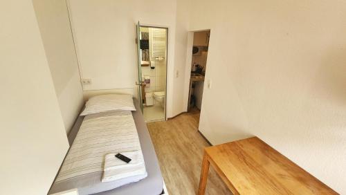 a small room with two beds and a table at Aparthotel B & L in Bremen