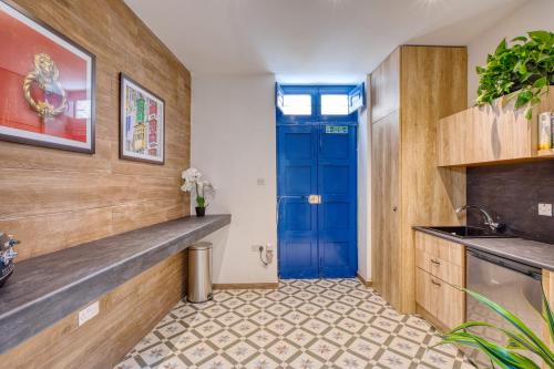 Η κουζίνα ή μικρή κουζίνα στο Private suite 5 with shared kitchen at the New Casa Vittoria by SF Homes