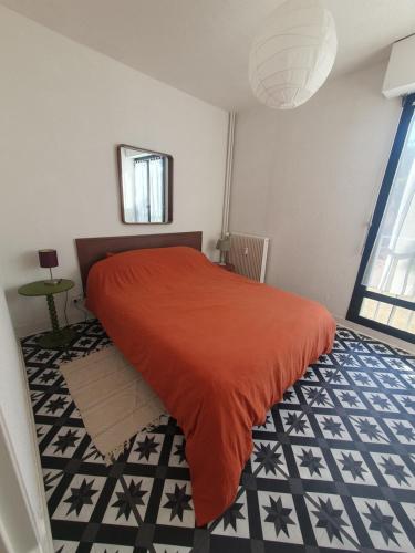 Ένα ή περισσότερα κρεβάτια σε δωμάτιο στο L'atelier cosy