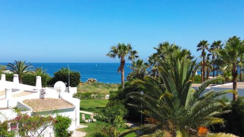 Ocean Vista Retreat with Beach & Pool Access by Drago Rentals