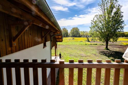 Κήπος έξω από το Domaine forestier Darricau au bord du lac, 12 min de l'océan