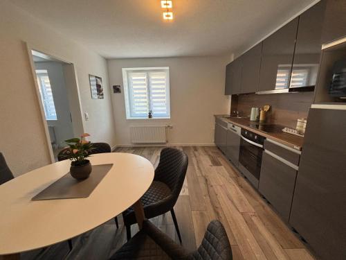 a kitchen with a table and chairs in a room at Grenznahe Ferienwohnung in Grenzach-Wyhlen in Grenzach-Wyhlen