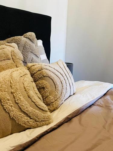 a bed with a pile of blankets on it at Uilehoeve aan de Waal in Zennewijnen