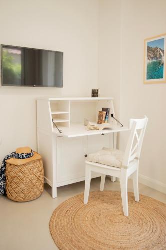 Vouliagmeni Suite 1 by Anothr