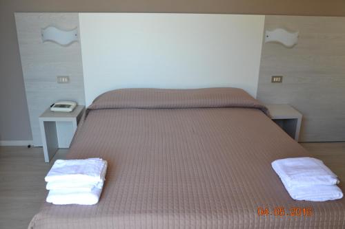 A bed or beds in a room at Hotel Villa Alberta B&B