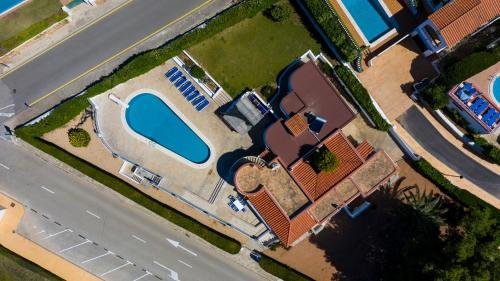 Πισίνα στο ή κοντά στο Villa 206 Isabel by Menorcarentals