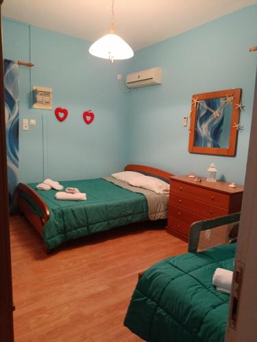 Postel nebo postele na pokoji v ubytování Maria's Beach Escape Salamina