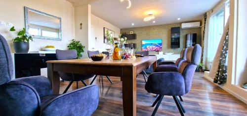 Eight8holiday with heated pool near Split