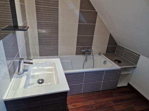 Koupelna v ubytování p'tite maison de PH