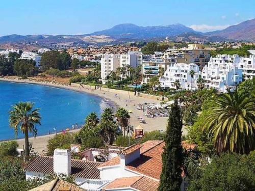 Stylish Boutique Apt Estepona - Relaxing stay Pool Free Parking