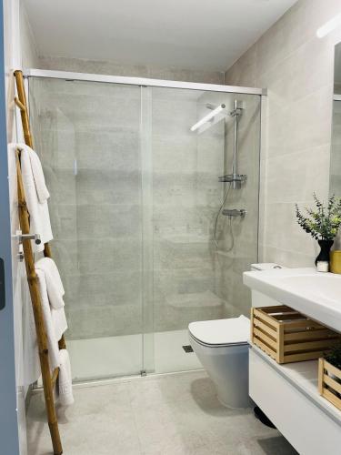 Stylish Boutique Apt Estepona - Relaxing stay Pool Free Parking