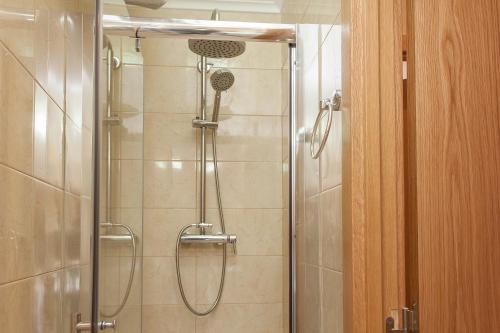 Principe Real 2 bedrooms 2 bathrooms, AIR-CON, Wi-Fi, 3rd floor