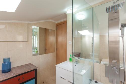 Principe Real 2 bedrooms 2 bathrooms, AIR-CON, Wi-Fi, 3rd floor