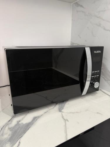 a microwave oven sitting on top of a counter at T2 luxe 100m Port 2Toulon Clim Wifi fibre SmartTV in Toulon