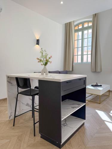 T2 luxe 100m Port 2Toulon Clim Wifi fibre SmartTV