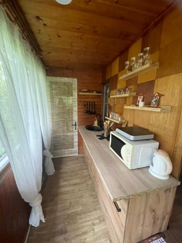 Una cocina o cocineta en Chata Maruška na Sýkořici