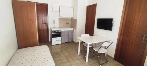 Kuchyň nebo kuchyňský kout v ubytování Gran Viale al mare