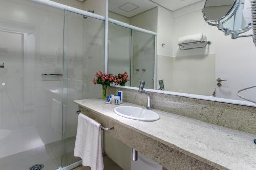 Bilik mandi di Blue Tree Premium Alphaville