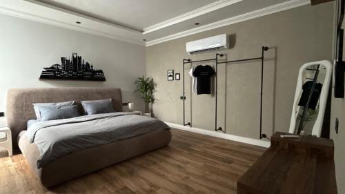 En eller flere senge i et værelse på ツ Najd Unit Luxe KAFD