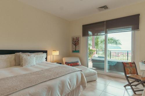 a bedroom with a large bed and a balcony at CR Luxury Altavista 2B 3 Bdrm in La Mona