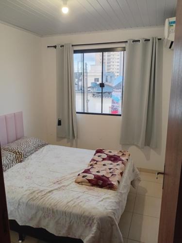 a bedroom with a bed and a window at Pousada Lagoa Azul in Penha